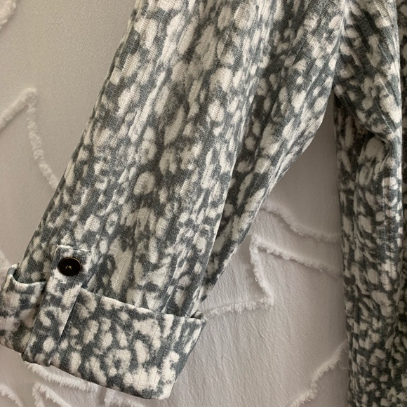 New Directions Gray Patterned Women's Top - Picture 5 of 5